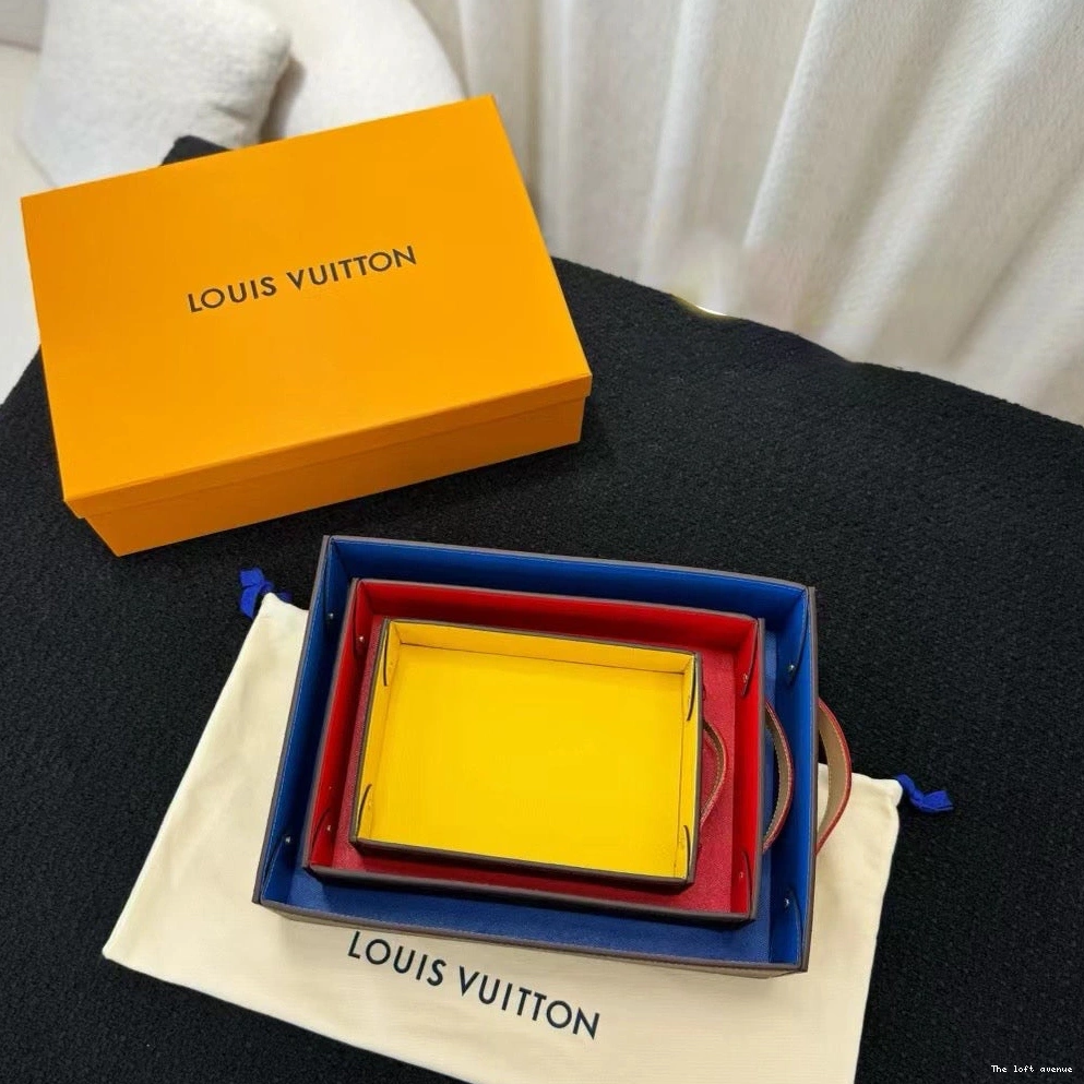 LV WITH CUSTOM TRAY DESK HANDLE 0715